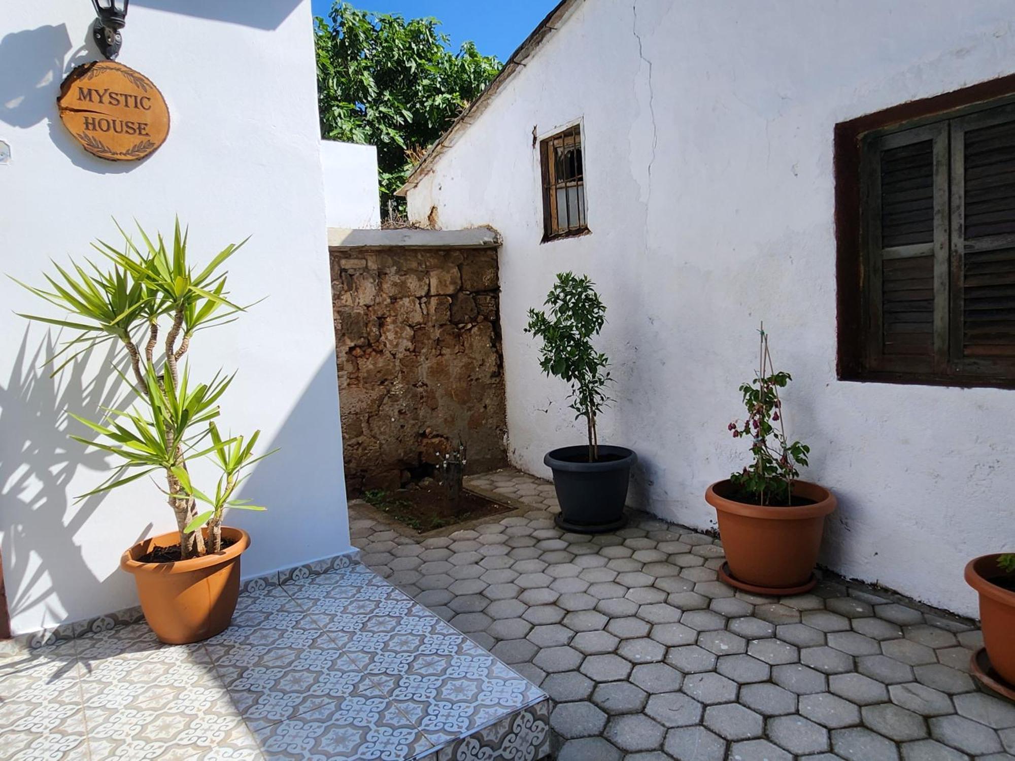 Mystic Guest House Famagusta Фамагуста Экстерьер фото